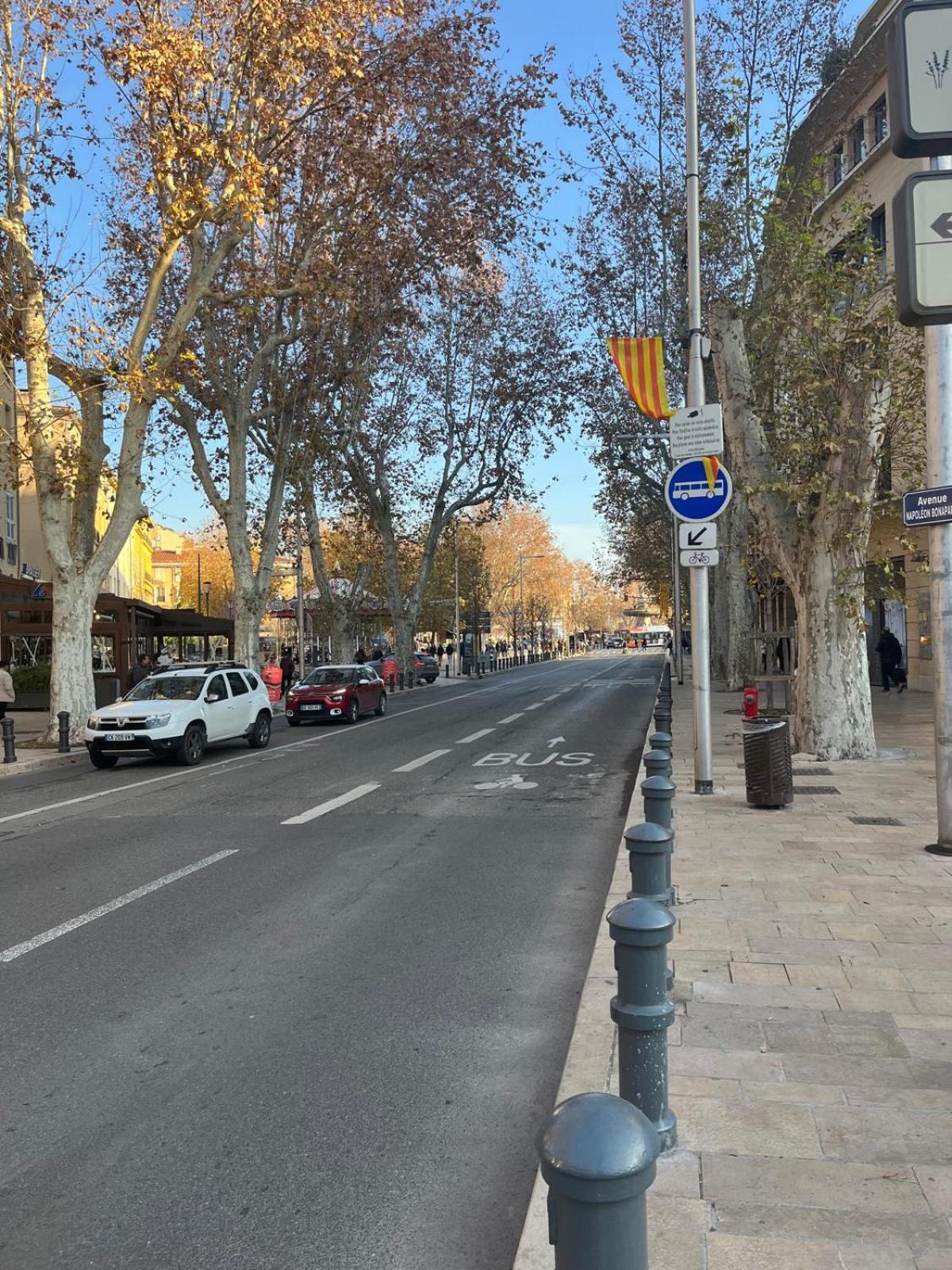L'Amandier - Joli Appartement T3 Neuf Centre Ville A 2 Pas De La Rotonde Mirabeau Et Des Allees Provencales Aix-en-Provence Luaran gambar